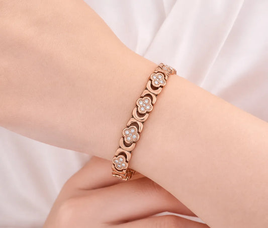 Pulsera Jecanori de cobre en la muñeca